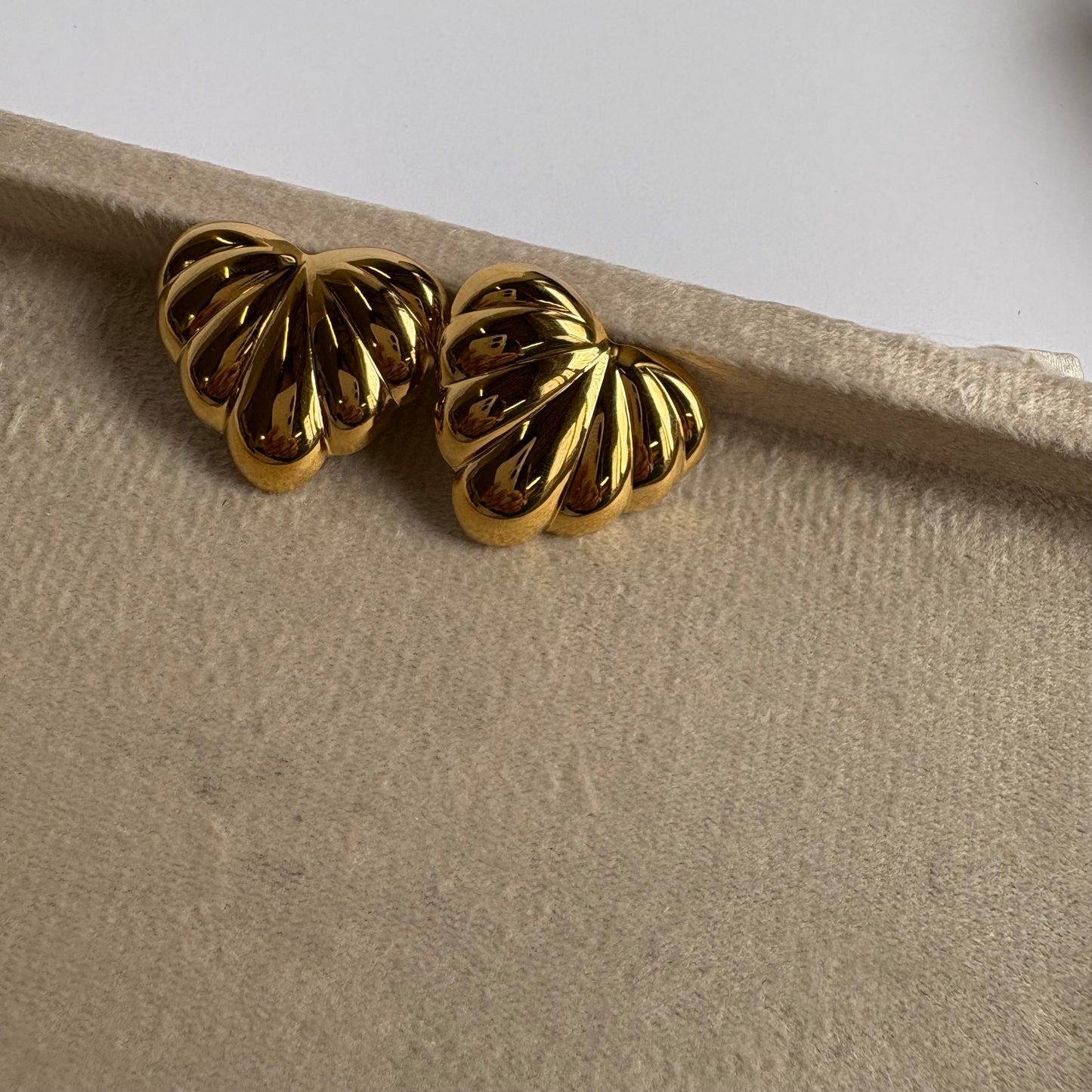 Date Night sigma earrings
